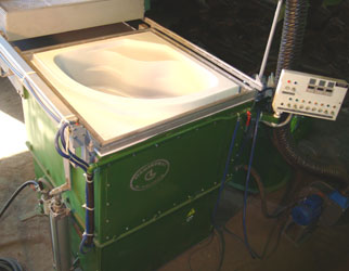 вакуум-формовочное оборудование для производства акриловых ванн